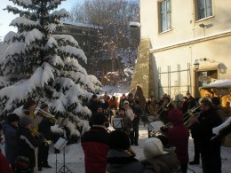 Der Posaunenchor Leubnitz zum Weihnachtsmarkt Schloss Nöthnitz